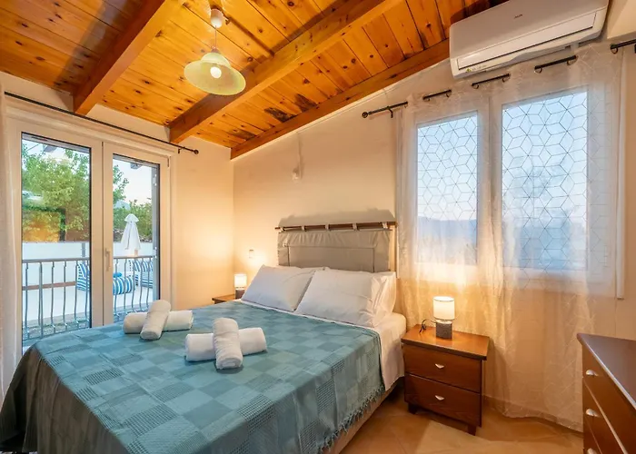 Plousia Villa *