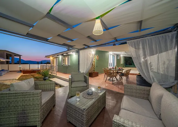 Plousia Villa *