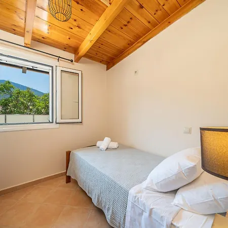 Plousia Villa Grizata