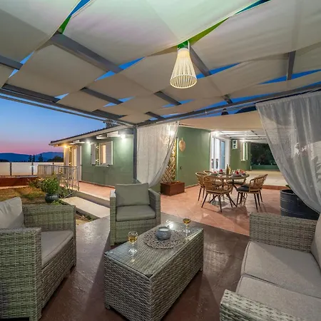Plousia Villa *