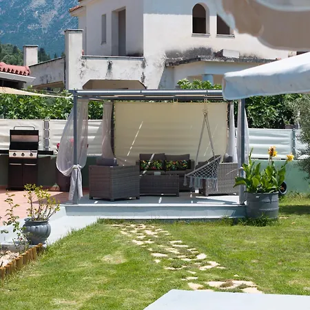 Willa Plousia Grizata